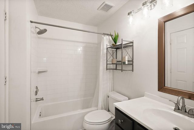 12116 GREENWAY CT #202, Fairfax, VA 22033
