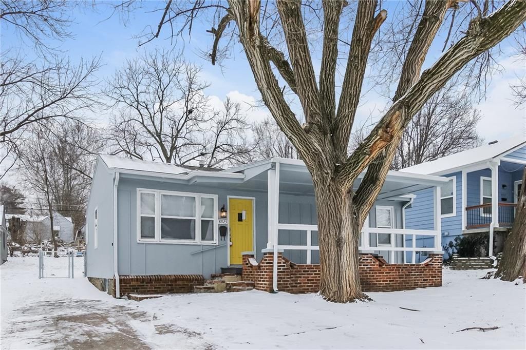 8925 Main Street, Kansas City, MO 64114