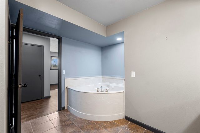 14 London Drive, Bella Vista, AR 72715