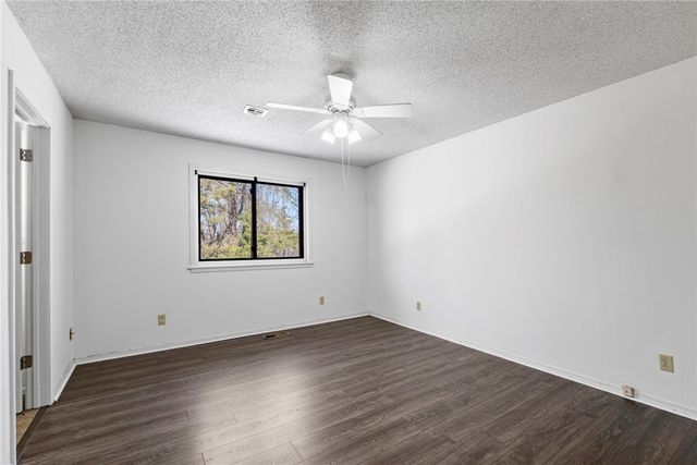 14 London Drive, Bella Vista, AR 72715