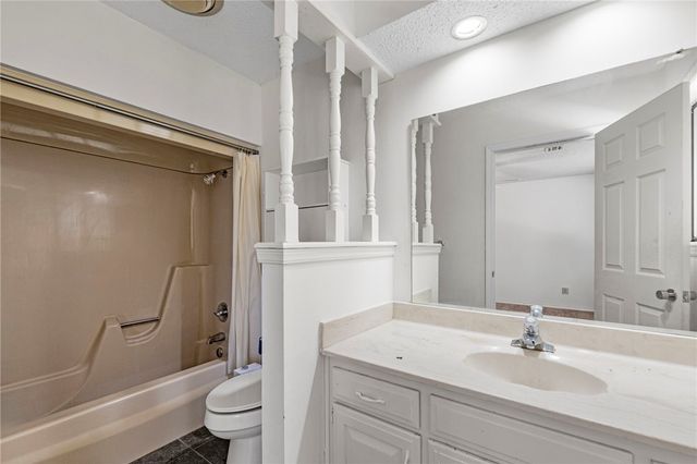 14 London Drive, Bella Vista, AR 72715