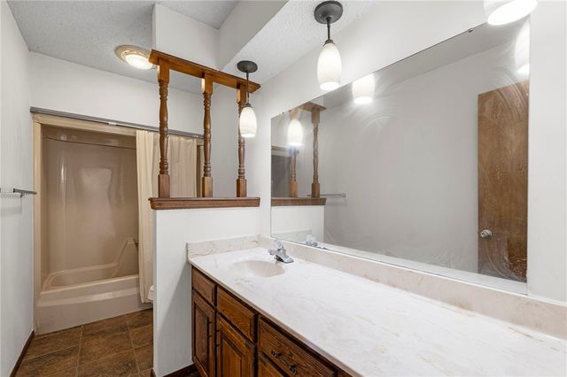 14 London Drive, Bella Vista, AR 72715