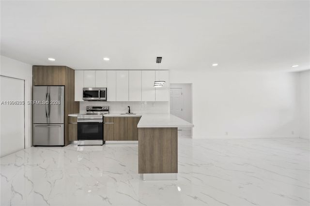 5635 Pierce St, Hollywood, FL 33021