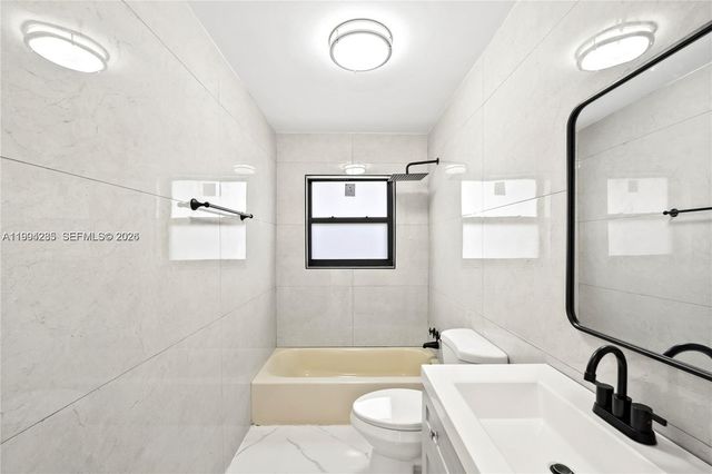 5635 Pierce St, Hollywood, FL 33021