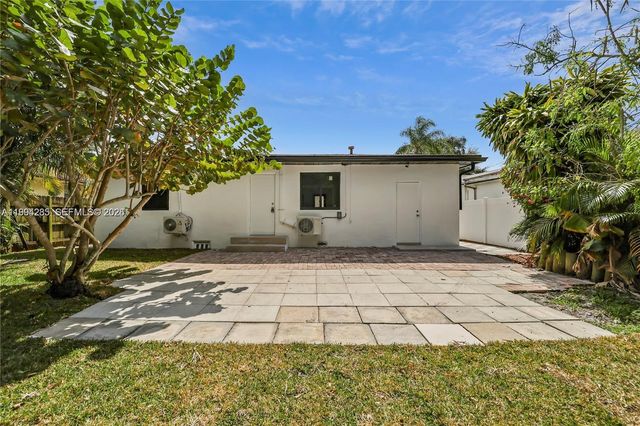 5635 Pierce St, Hollywood, FL 33021