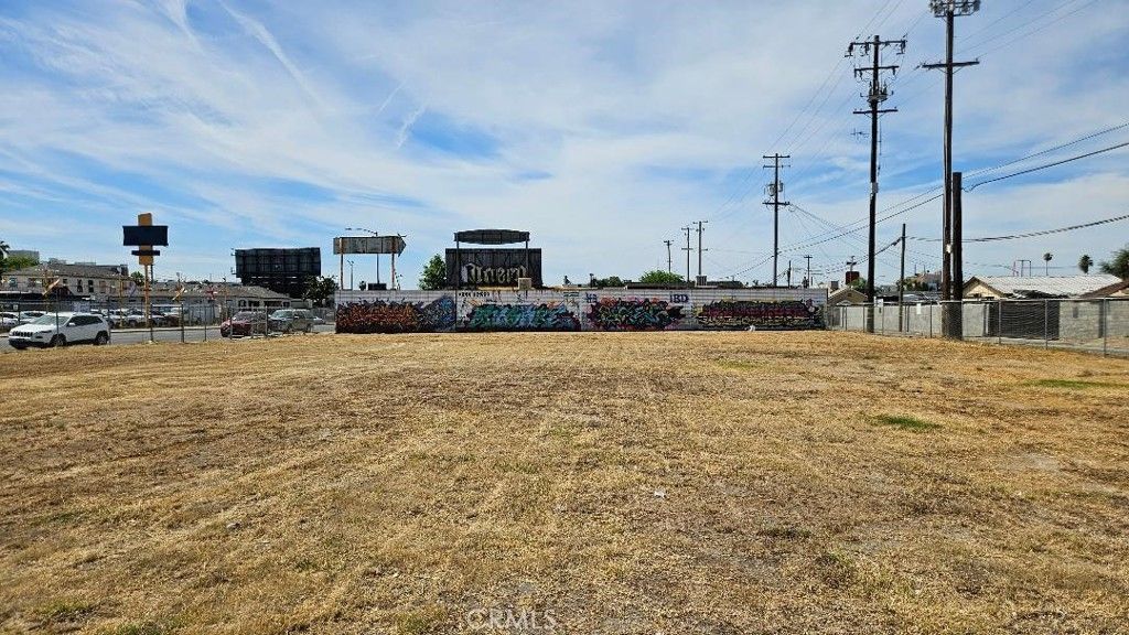Image 2 of property listing at 367 N Abby, Fresno, CA 93701