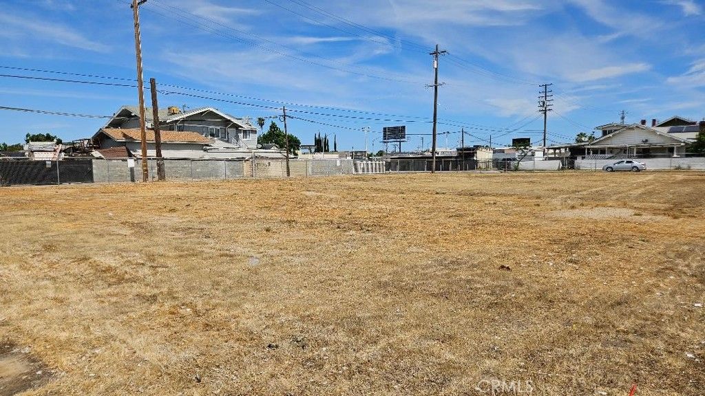 Image 3 of property listing at 367 N Abby, Fresno, CA 93701