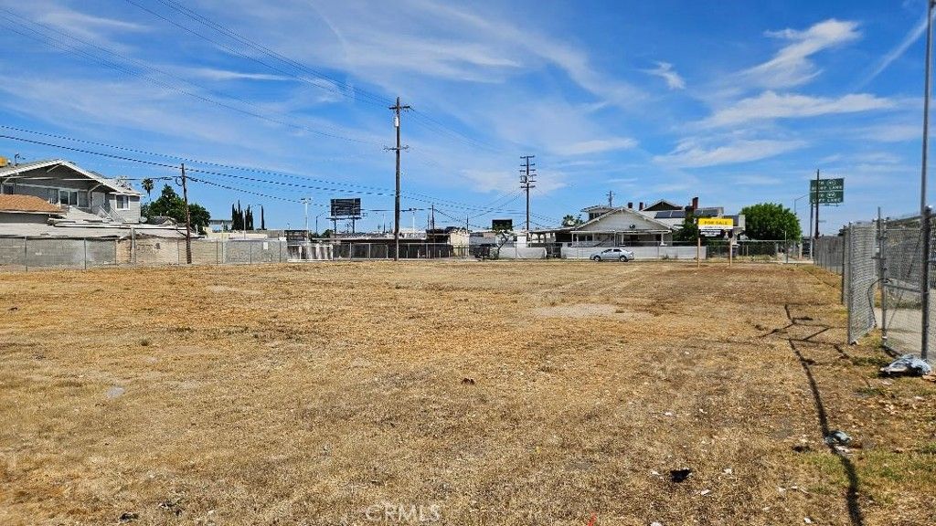Image 4 of property listing at 367 N Abby, Fresno, CA 93701