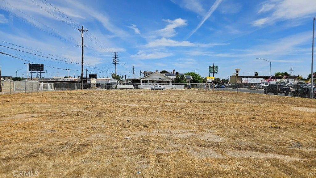 Image 5 of property listing at 367 N Abby, Fresno, CA 93701