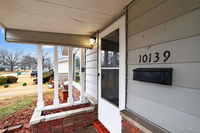 10139 Edgefield Drive, St Louis, MO 63136