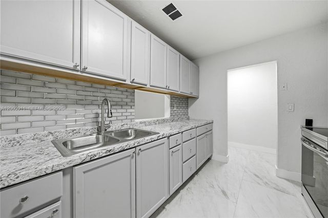 3856 NW 207th St Rd, Miami Gardens, FL 33055