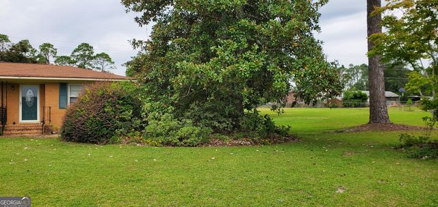 240 Lakewood Drive, Swainsboro, GA 30401