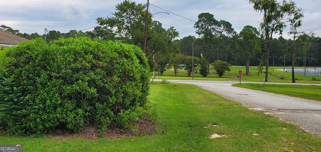 240 Lakewood Drive, Swainsboro, GA 30401