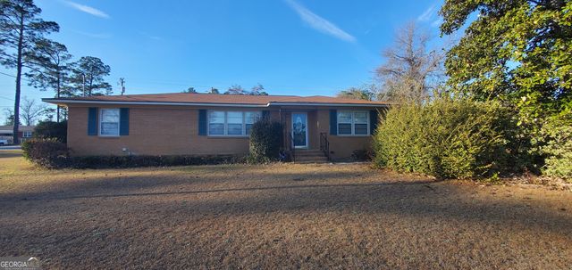 240 Lakewood Drive, Swainsboro, GA 30401