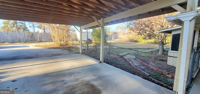 240 Lakewood Drive, Swainsboro, GA 30401