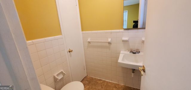 240 Lakewood Drive, Swainsboro, GA 30401