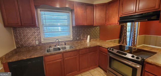 240 Lakewood Drive, Swainsboro, GA 30401