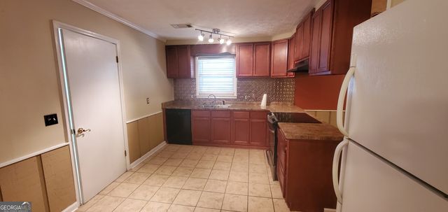 240 Lakewood Drive, Swainsboro, GA 30401