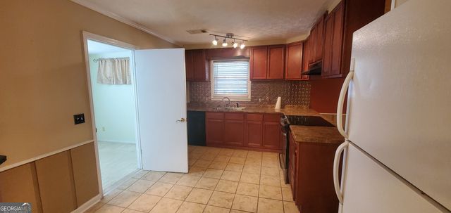 240 Lakewood Drive, Swainsboro, GA 30401