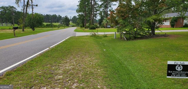 240 Lakewood Drive, Swainsboro, GA 30401