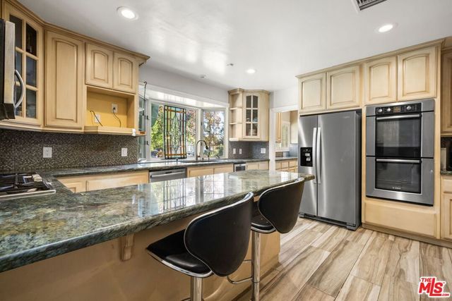 8837 Oak Park Avenue, Sherwood Forest, CA 91325