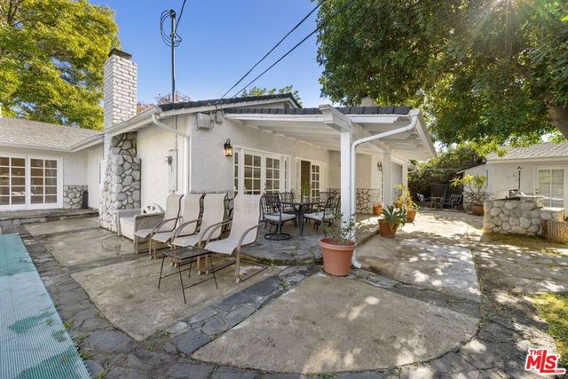 8837 Oak Park Avenue, Sherwood Forest, CA 91325