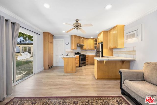 8837 Oak Park Avenue, Sherwood Forest, CA 91325