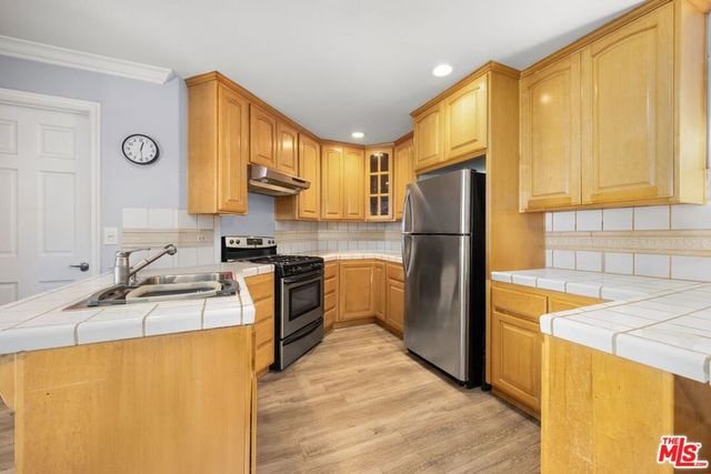 8837 Oak Park Avenue, Sherwood Forest, CA 91325