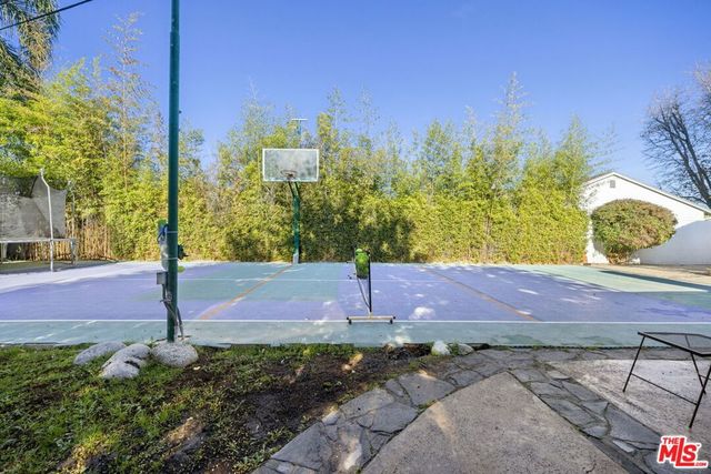 8837 Oak Park Avenue, Sherwood Forest, CA 91325