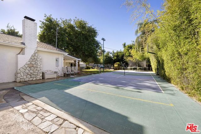 8837 Oak Park Avenue, Sherwood Forest, CA 91325