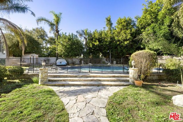 8837 Oak Park Avenue, Sherwood Forest, CA 91325