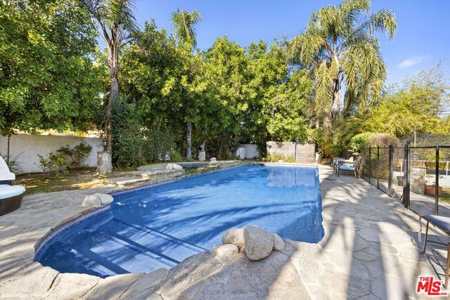 8837 Oak Park Avenue, Sherwood Forest, CA 91325