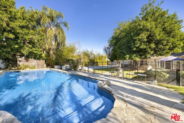 8837 Oak Park Avenue, Sherwood Forest, CA 91325