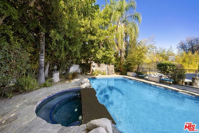 8837 Oak Park Avenue, Sherwood Forest, CA 91325