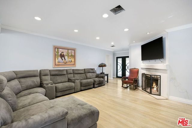 8837 Oak Park Avenue, Sherwood Forest, CA 91325