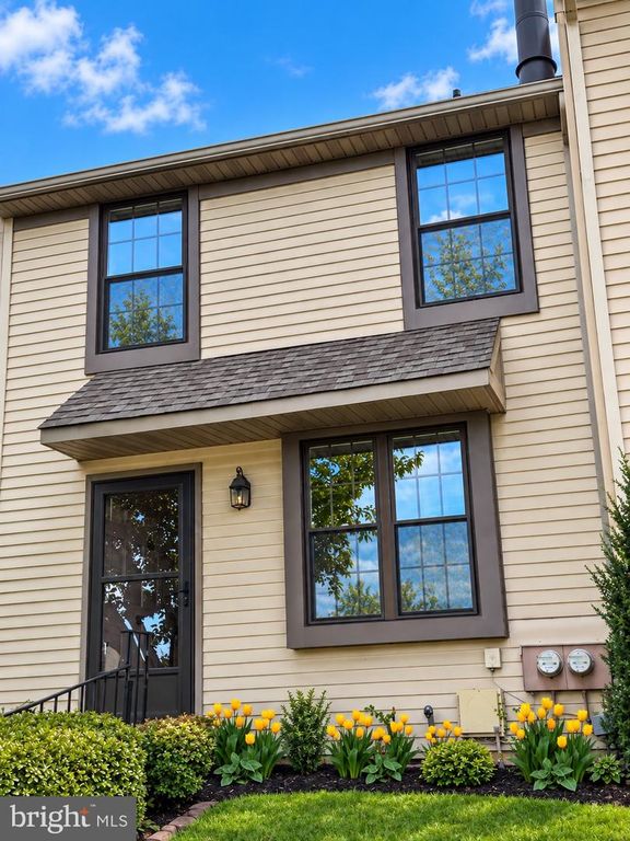 402 HOPKINS CT, NORTH WALES, PA 19454 — exterior