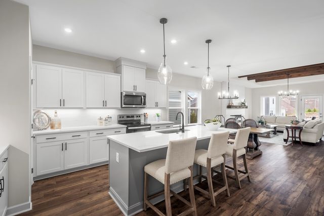 1925 Hildebrand Lane, Columbia, TN 38401