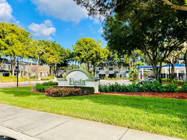 3325 Cabaret Ln, Margate, FL 33063