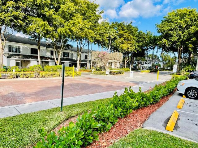 3325 Cabaret Ln, Margate, FL 33063