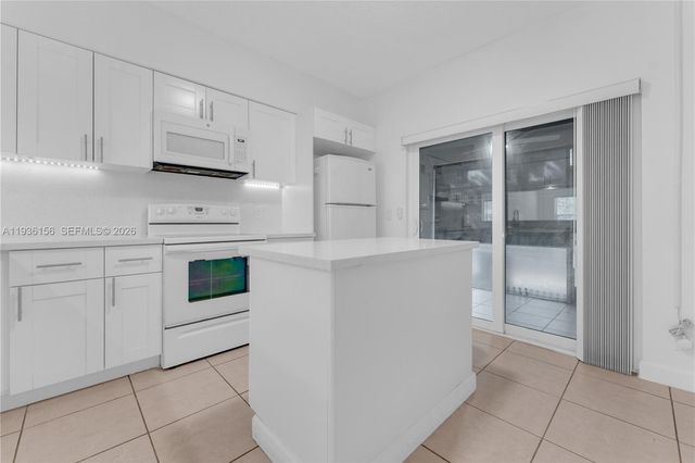 3325 Cabaret Ln, Margate, FL 33063