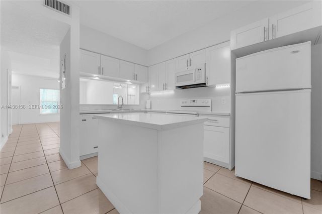 3325 Cabaret Ln, Margate, FL 33063