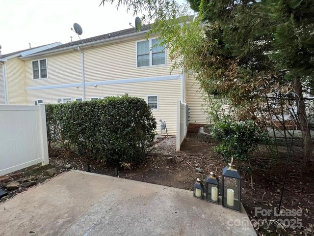 7014 Elm Hill Court, Charlotte, NC 28217