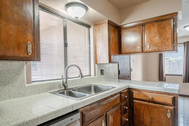 1721 Beverly Avenue, Clovis, CA 93611