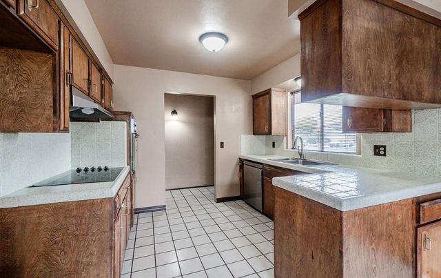 1721 Beverly Avenue, Clovis, CA 93611