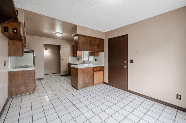 1721 Beverly Avenue, Clovis, CA 93611