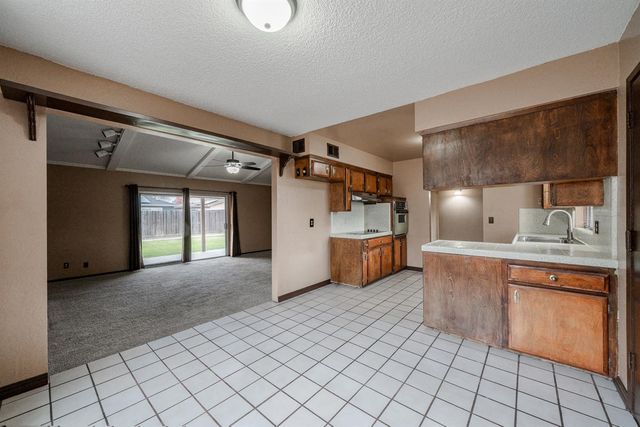 1721 Beverly Avenue, Clovis, CA 93611