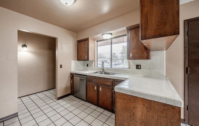 1721 Beverly Avenue, Clovis, CA 93611