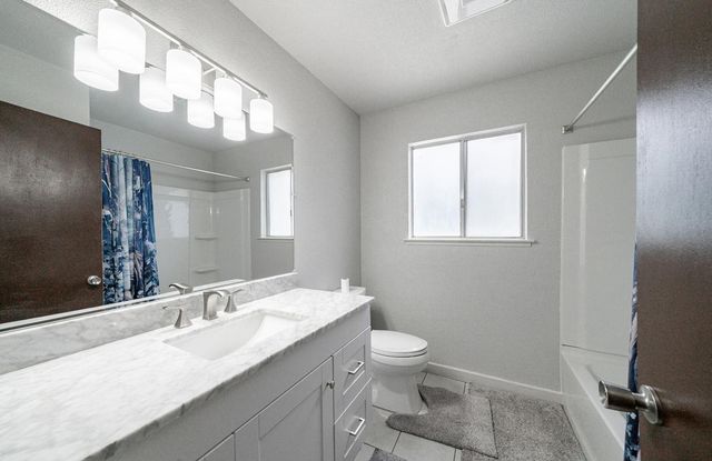 1721 Beverly Avenue, Clovis, CA 93611