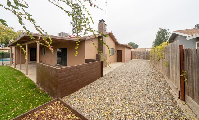 1721 Beverly Avenue, Clovis, CA 93611