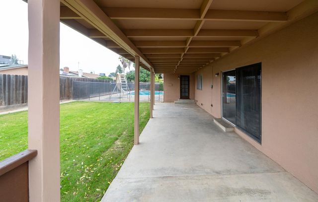 1721 Beverly Avenue, Clovis, CA 93611